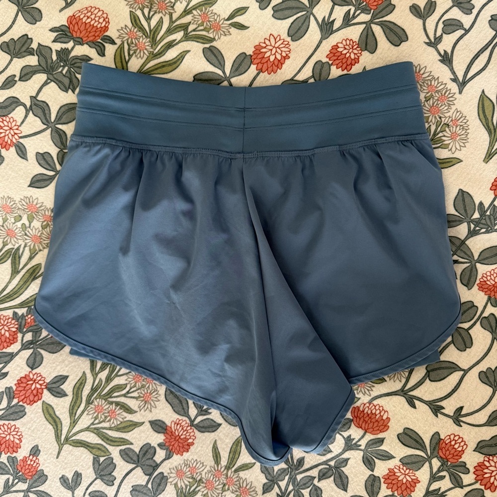 Vuori Daily Speed Short 2.5” EUC - Picture 6 of 9